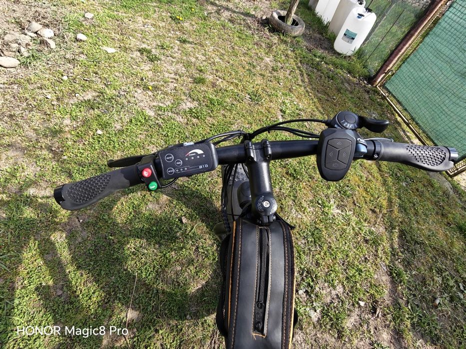 Bicicleta electrica Fat Bike neagră