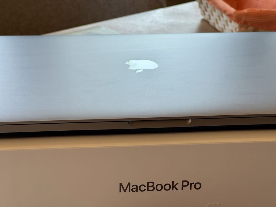 MacBook Pro 16" 2019 - i9 / 16GB RAM / 1TB SSD / Radeon Pro 5500M 4GB