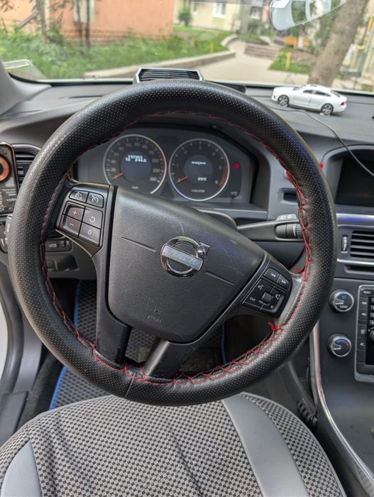 Vând Volvo V60 1.6 eDrive