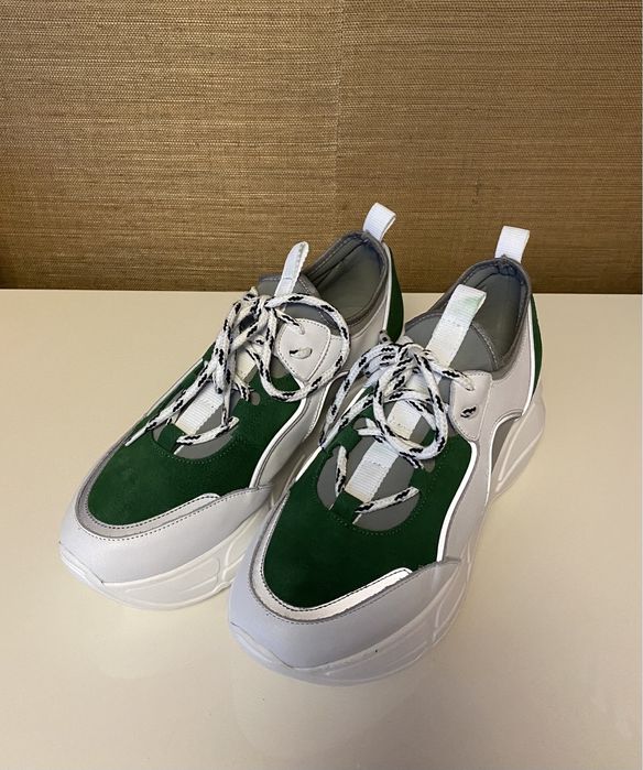 Нови маратонки от Англия