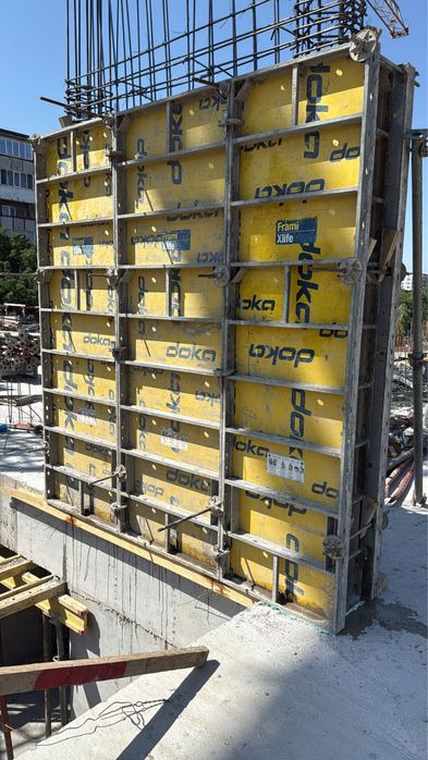 Panouri dok metalice uzate dar in stare buna de cofrare