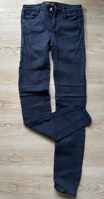 Две дамски дънкита