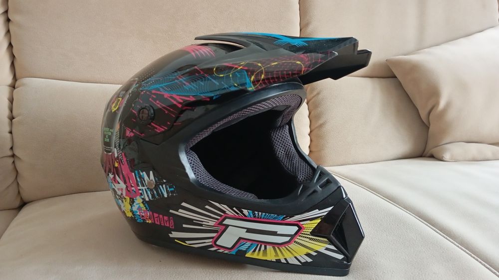 Vând Casca motocross(nu răspund la apeluri)