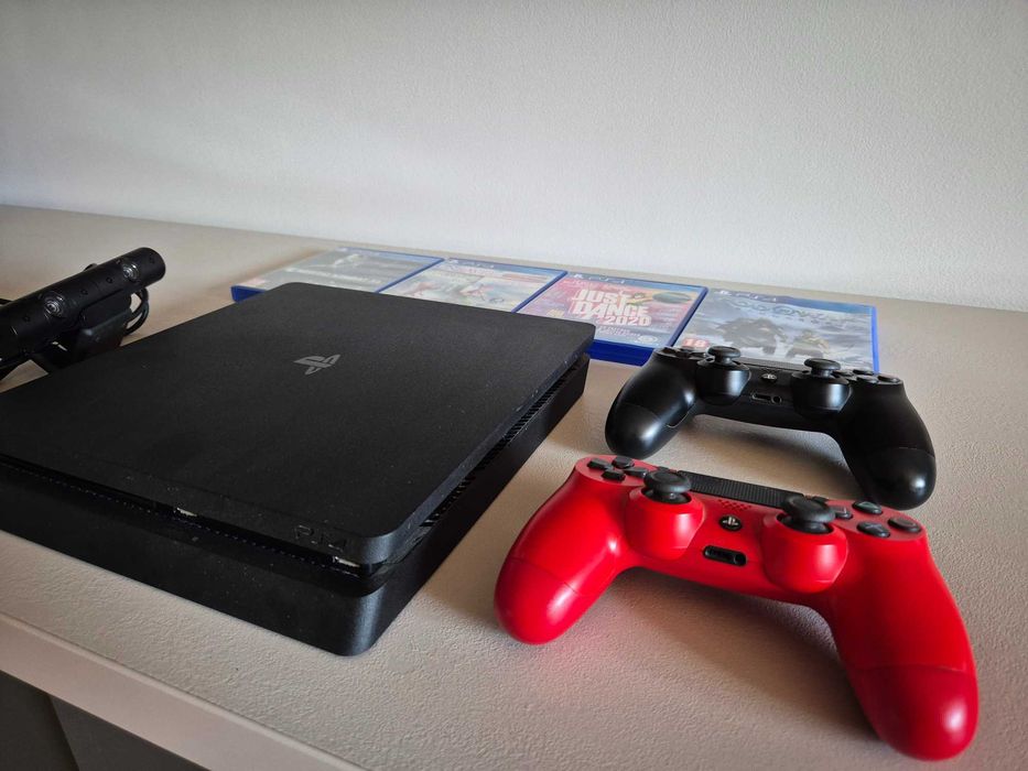 Play Station 4 slim, 500gb + 2 Controllers