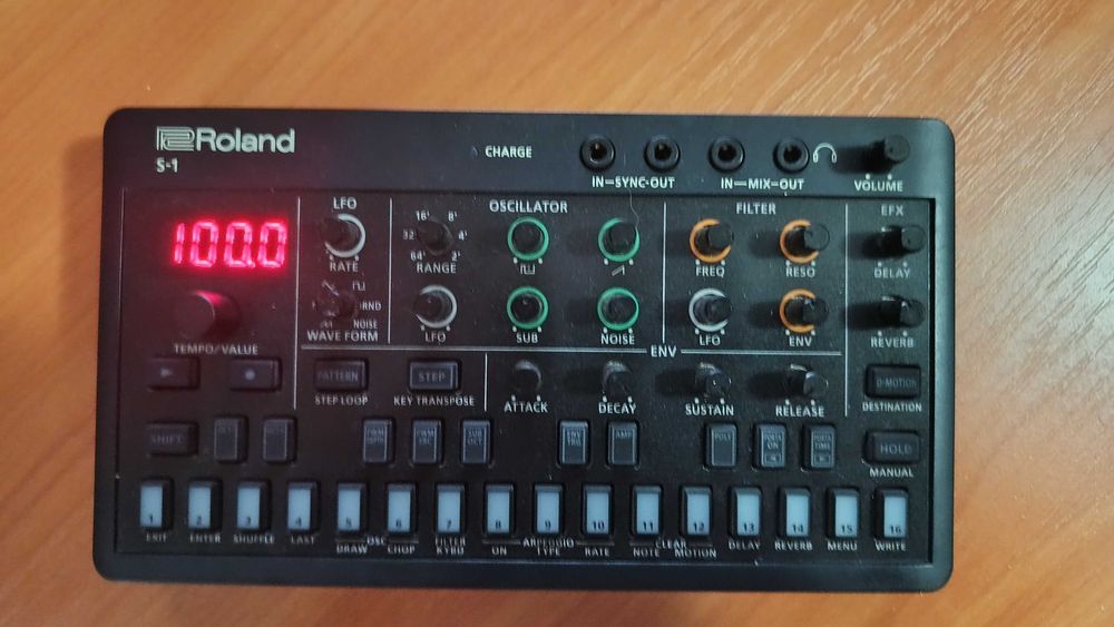 Roland S-1 Tweak Synthesizer
