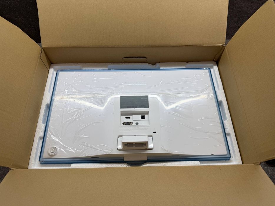 Монитор Samsung LS24E391HLO/CI в идеальном состоянии