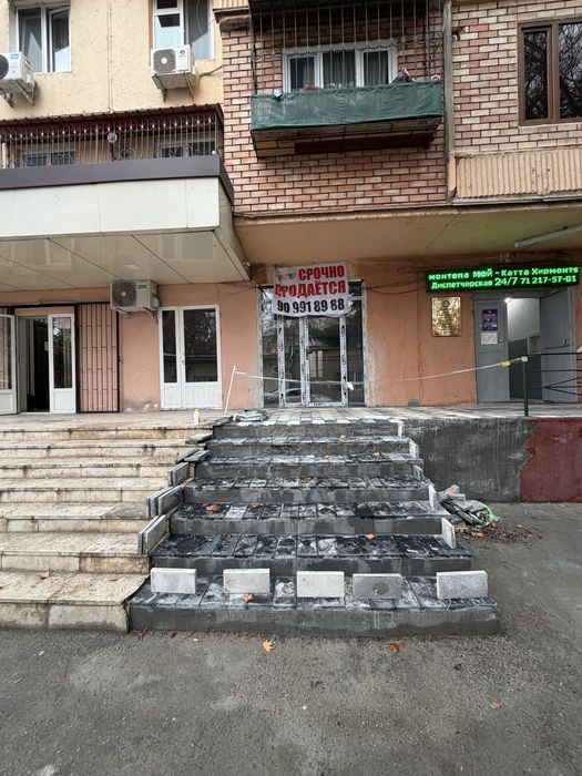 Sotiladi joy chilonxor 1 etaj 19kvartil 38kv ofis