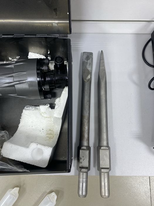 Отбойный молоток Deli DC390(tm79)