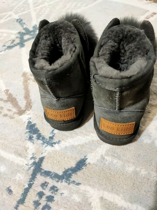 Продам угги серые и валенки черные