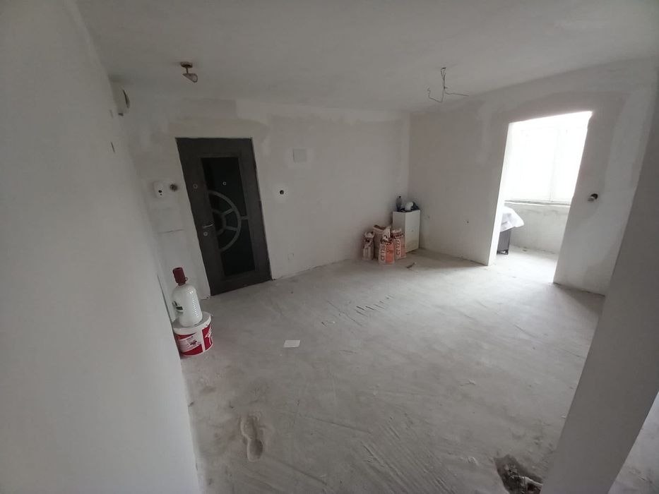 Vând apartament la roșu, 56mp, etaj 4