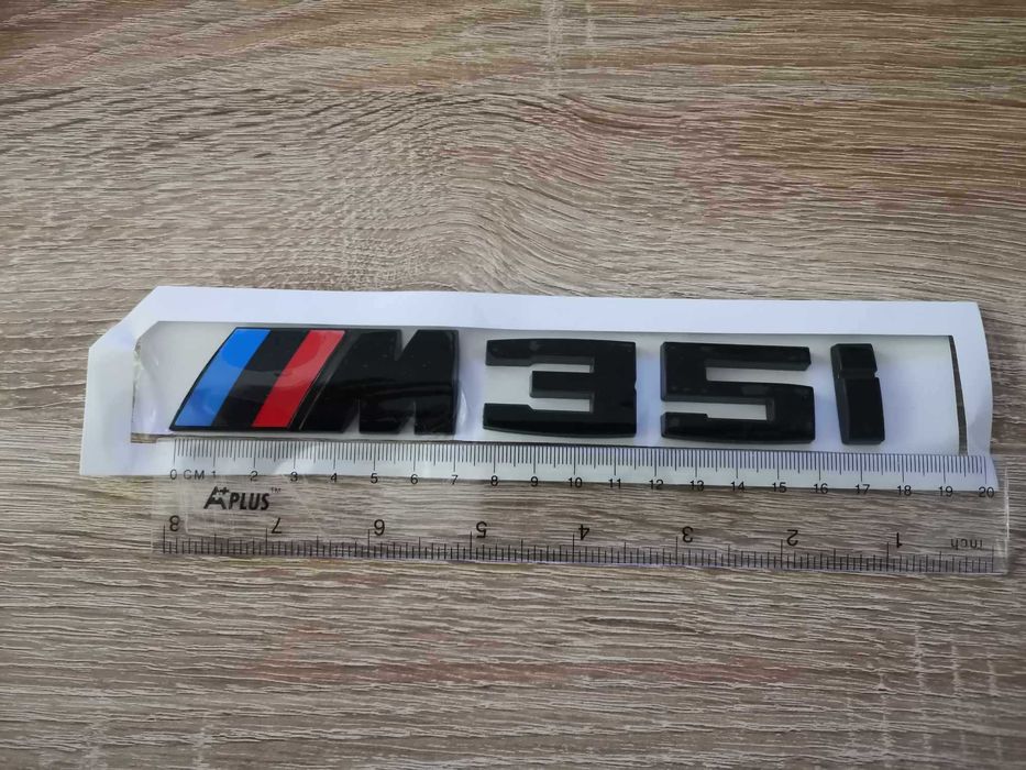черна емблема БМВ М35и BMW M35i