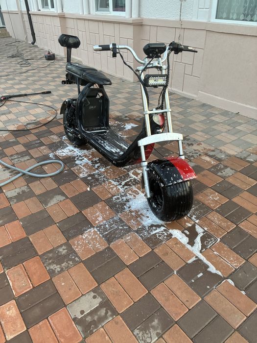 Vand scuter electric