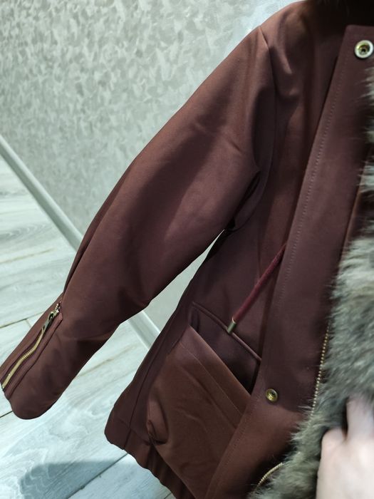 Продам парку новую.