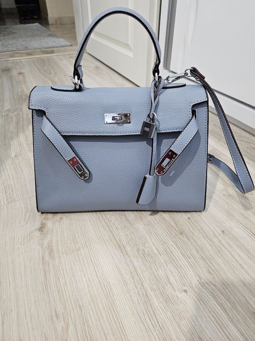 Синя кожена чанта