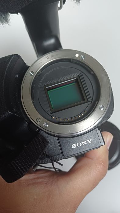 Sony NEX-VG10E с объективом