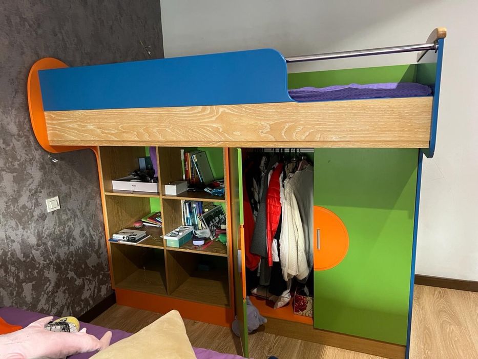 Продам детский  кровать вместе шкаф