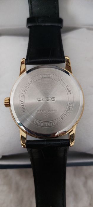 Часы наручные класические