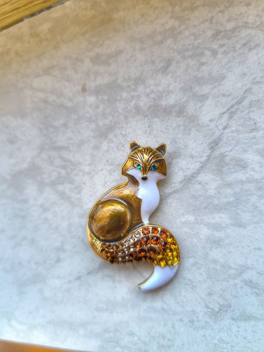 Ластици за коса, брошки, обеци