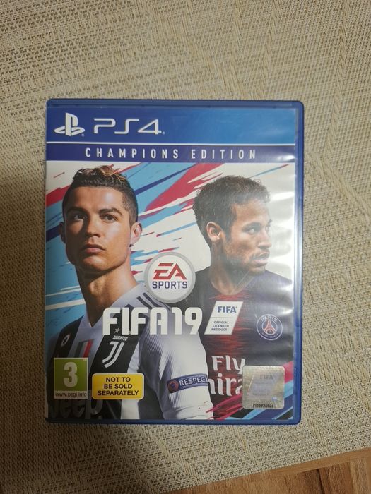 PlayStation 4 + игри + един джойстик