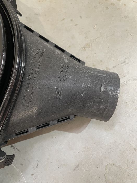 Carcasa filtru aer Mercedes w201 w124 180E 200E 230