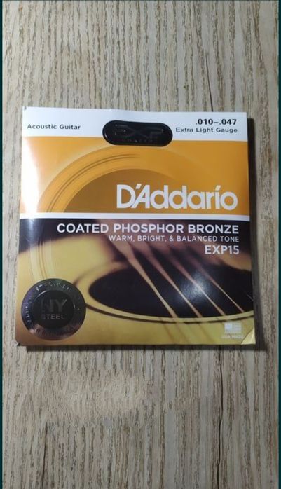 Струны металлические и нейлоновые,цветные, новые для  гитар