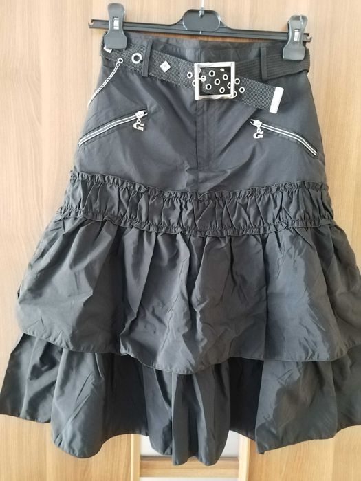 Fusta neagra cu lanturi