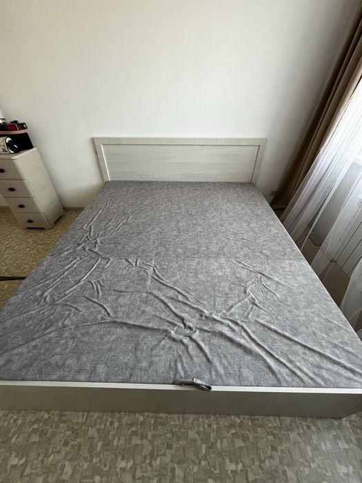 Шкаф,кровать.