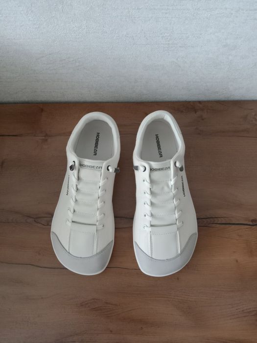 Кроссовки новые продам