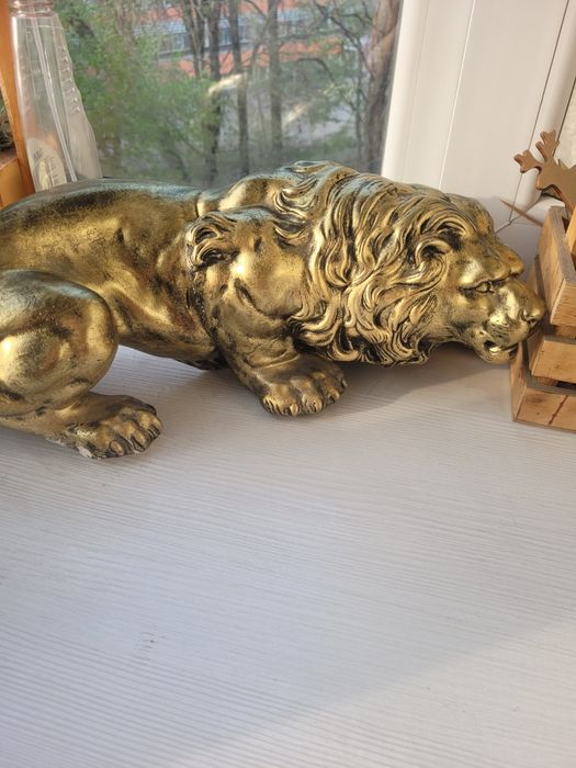 Продам сувенир лев