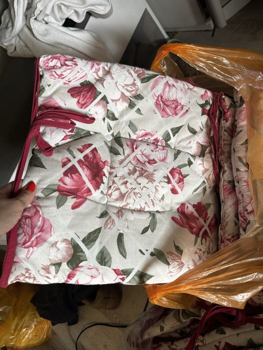 Продам подушки на стулья