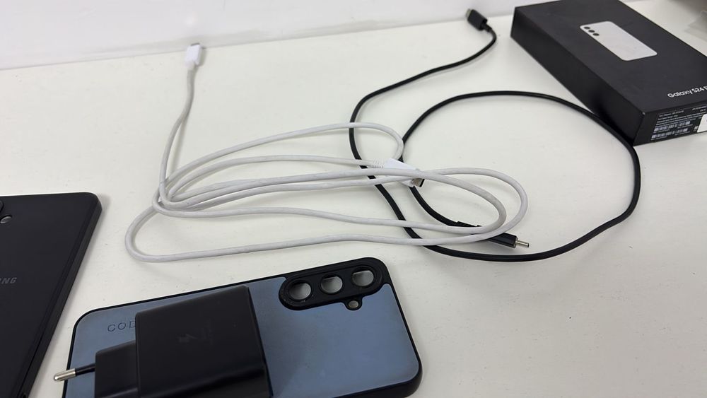 Самсунг с24фе серый