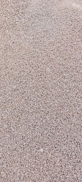 Кирпич, плиты, сваи, щебень