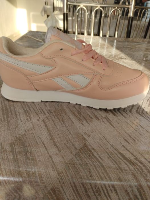 Кроссовки женские