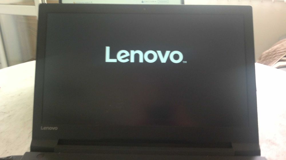 Продавам или заменям лаптоп LENOVO -V110