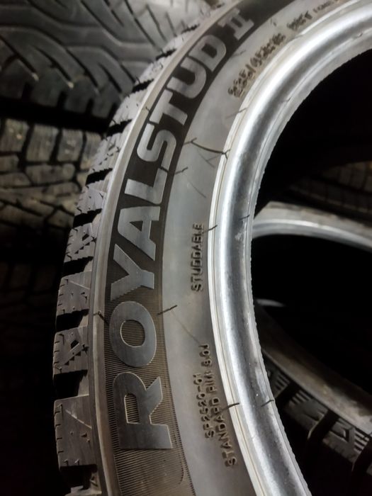 Зимние шины 235/45/18 шипы