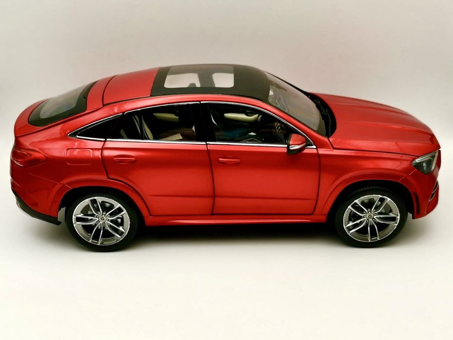Macheta 1/18 Mercedes Benz iScale Nou!