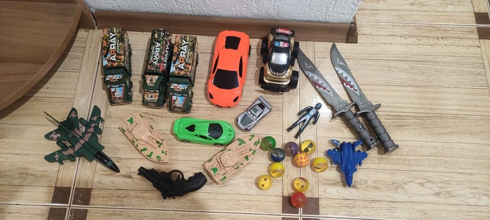 Сет с играчки и комлект емоджи топчета