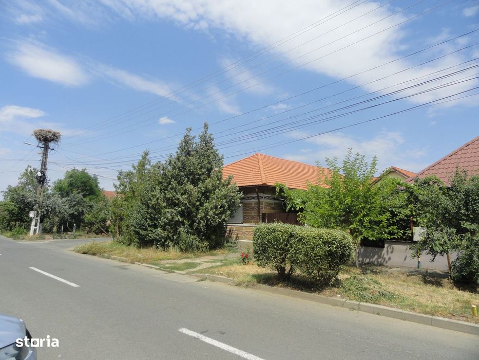 Casa 4 camere situata pe colt intr-o locatie buna in zona Gai