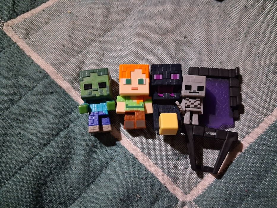 Игрушки Stranger things и Maincraft