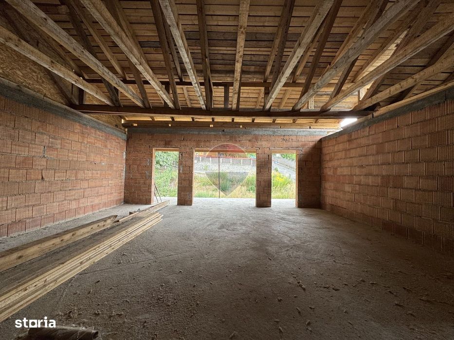 Casă 226 mp utili, la roșu – Vitrometan, strada Teilor