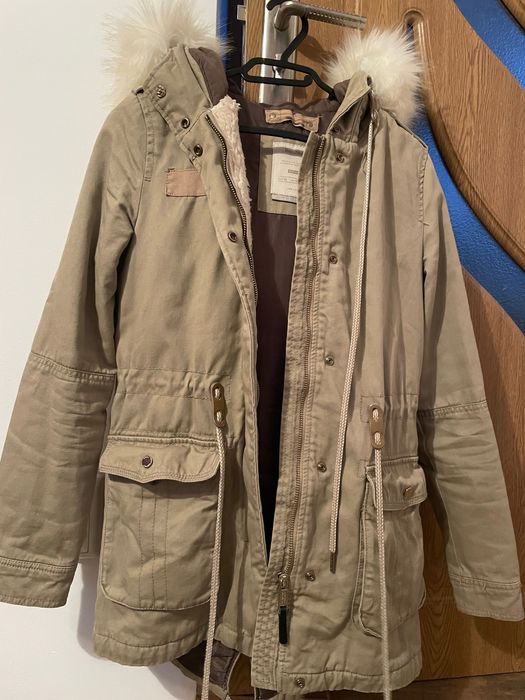 Geaca Bershka cu glugă