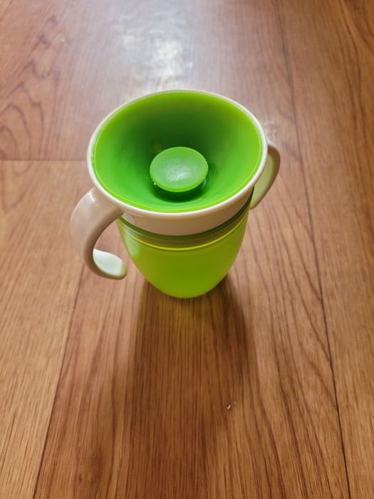 Кружка-непролевайка для малыша