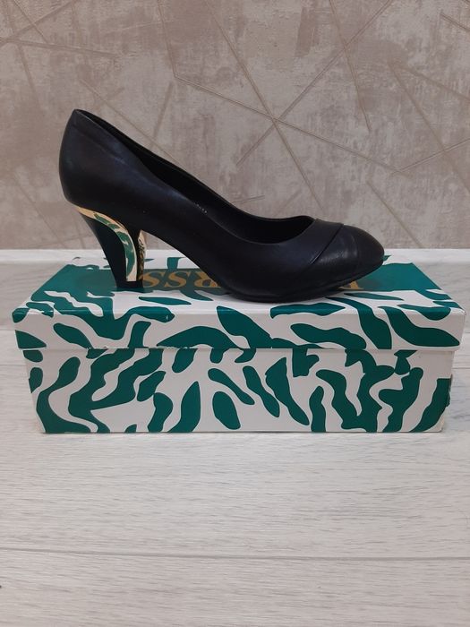 Чёрные классические туфли