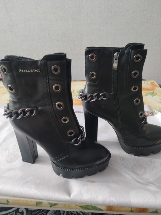 Осенние сапоги для девочек.