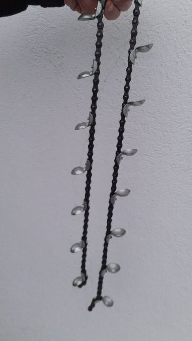 Lant cupe semanatoare ceapa usturoi arpagic pentru mașinile albastre.