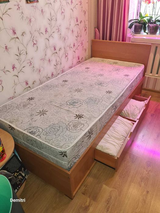 Продам кровать односпальную