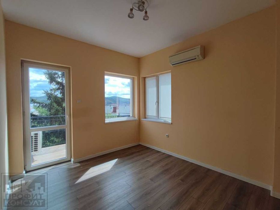 Дава се под наем Офис в Велико Търново, Център - 90 кв.м за 600 € - Снимка #6