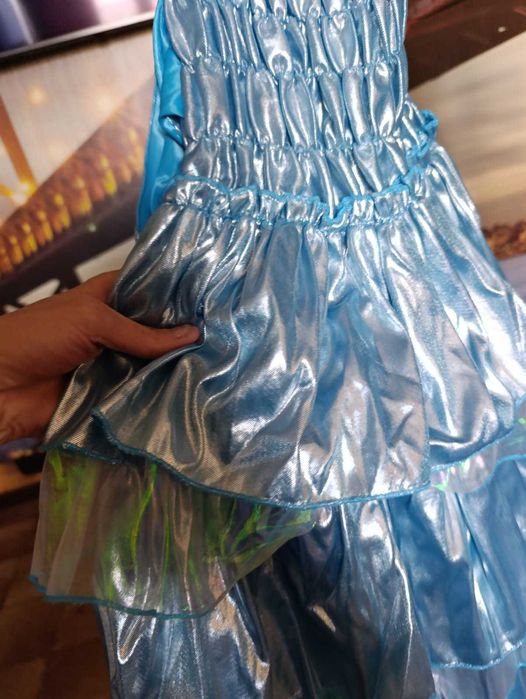 Продам  платье на 6-7 лет