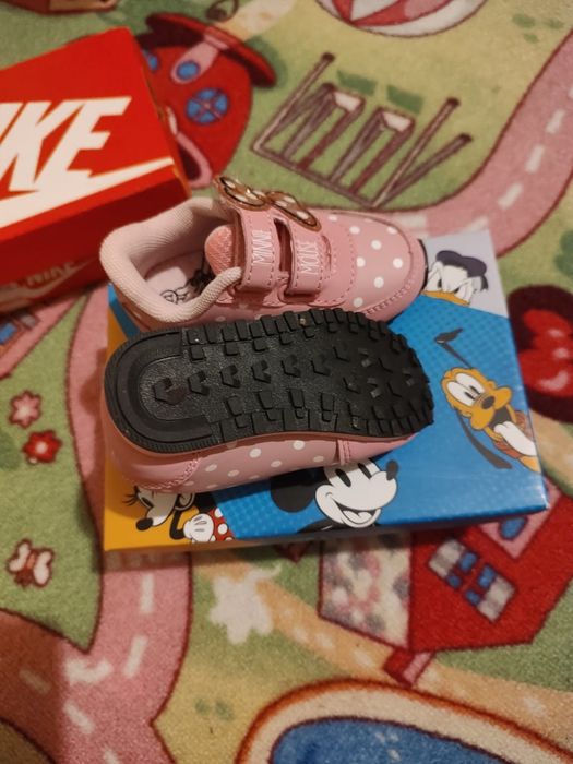 Vind in conditii bune adidași pt bebelusi