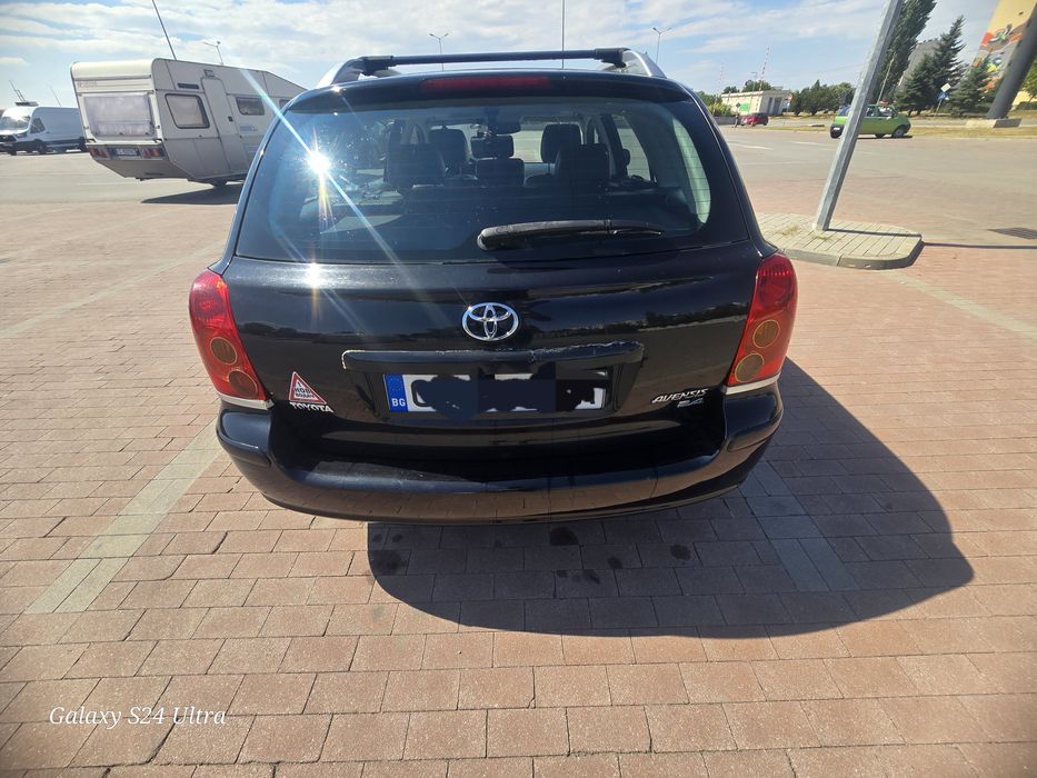 Продавам личния си автомобил Toyota Avensis T 25 2004 автомат